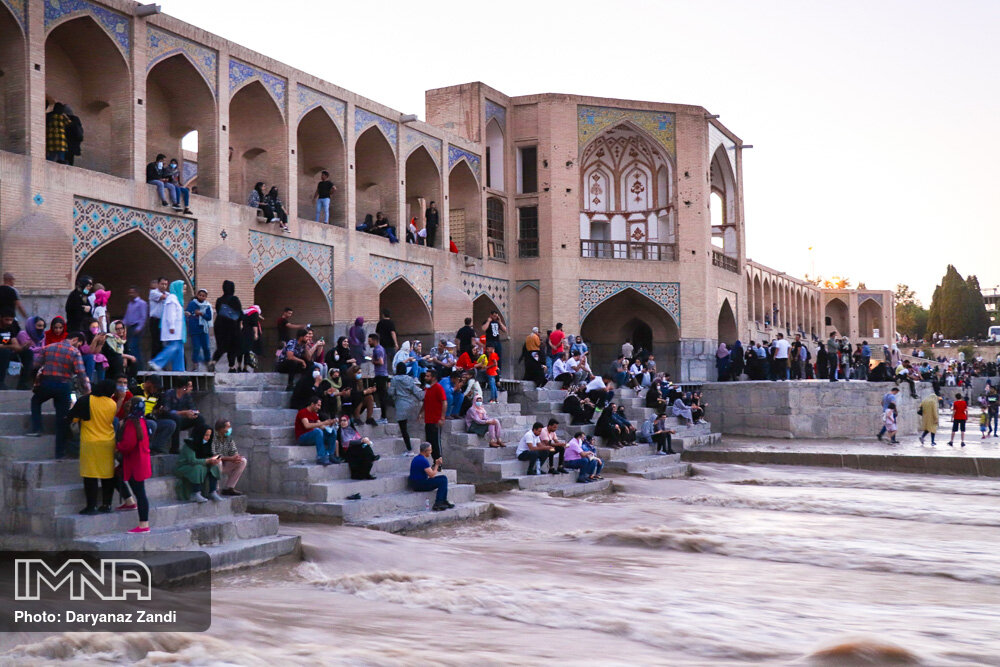 حاشیه زاینده رود